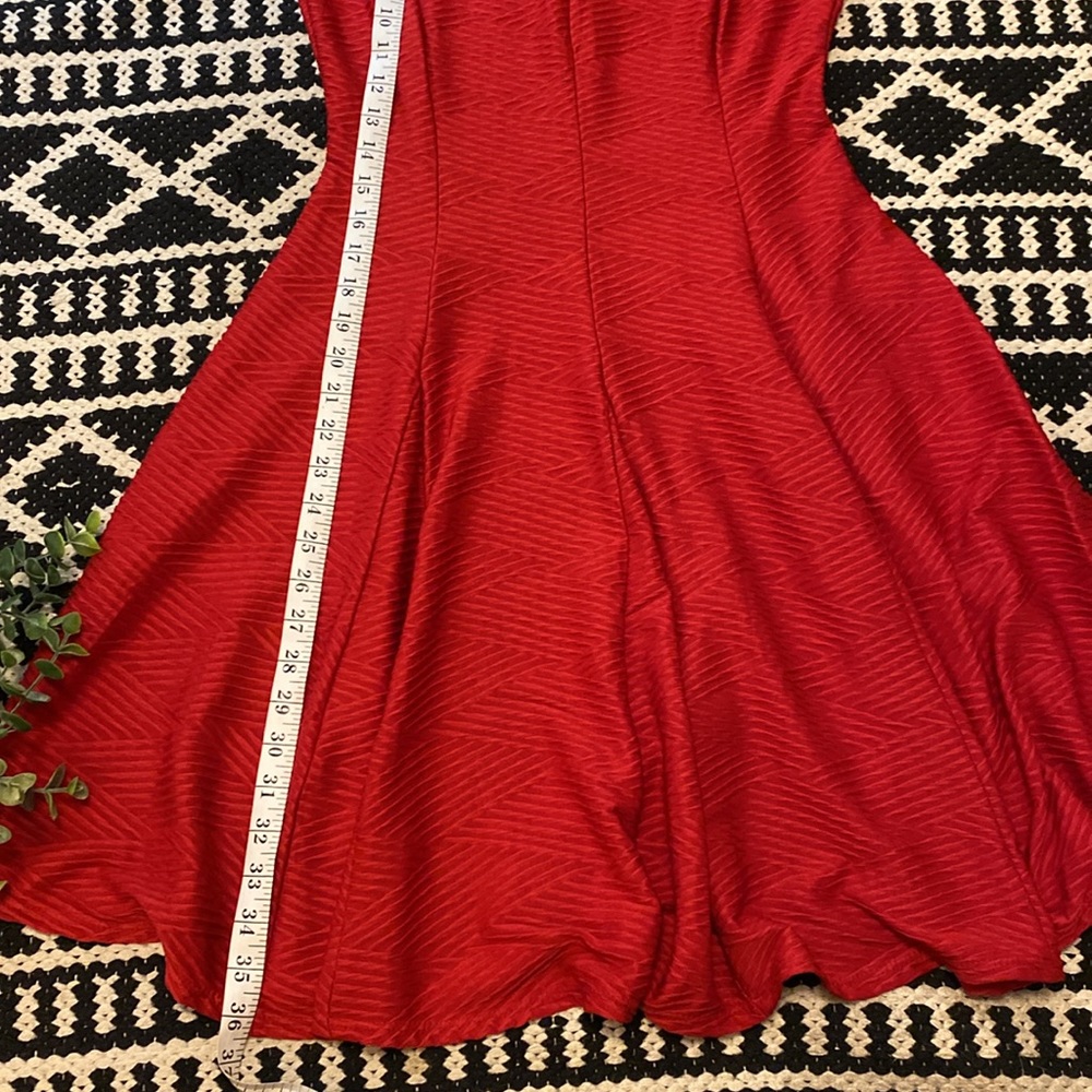 Red Dress - Picture 7 of 7